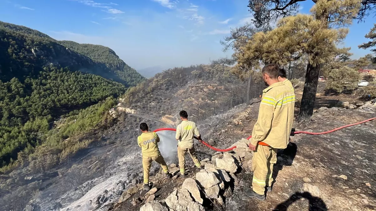 Muğla’daki Orman Yangınına Müdahale Sürüyor