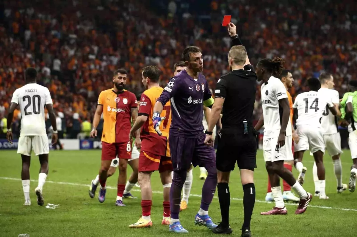 Muslera’ya 3 Maç Men Cezası