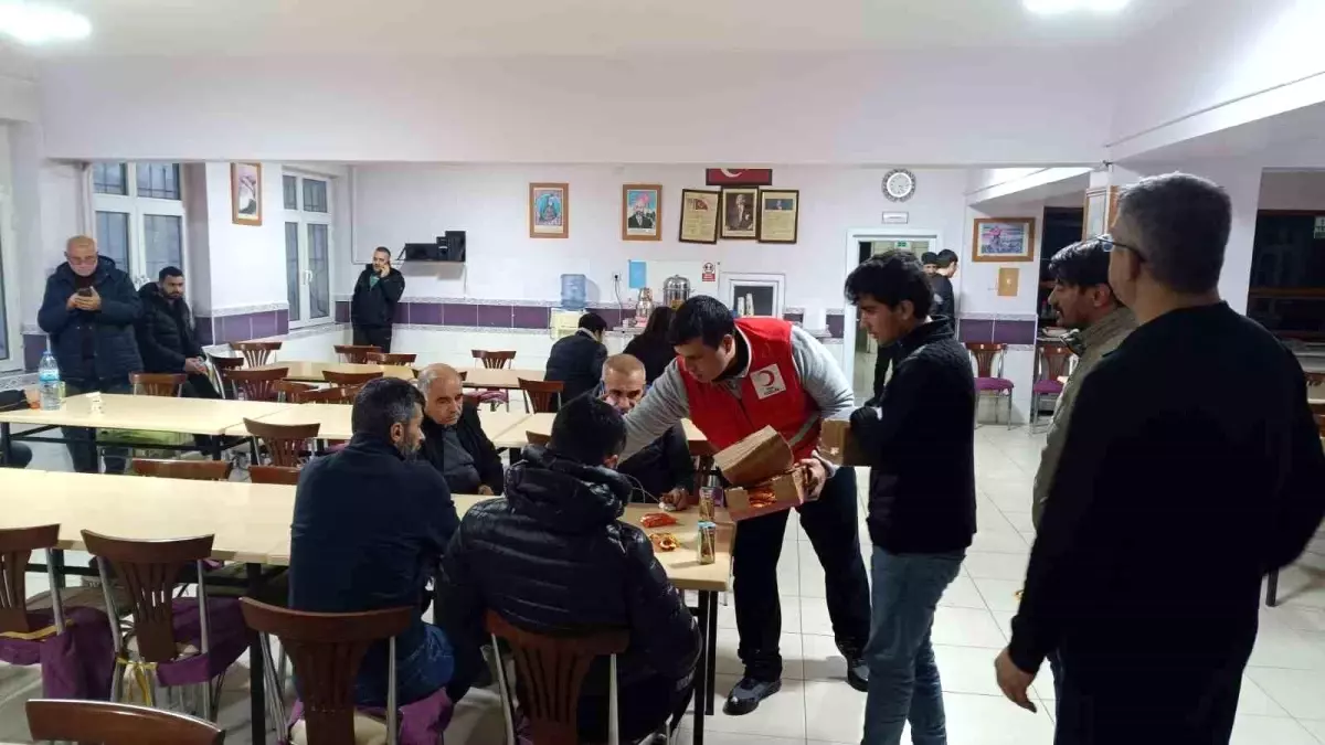 Kızılay, Soğukta Mahsur Kalanlara Destek Verdi