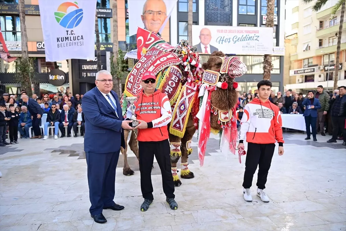 Kumluca’da En Süslü Deve Yarışması